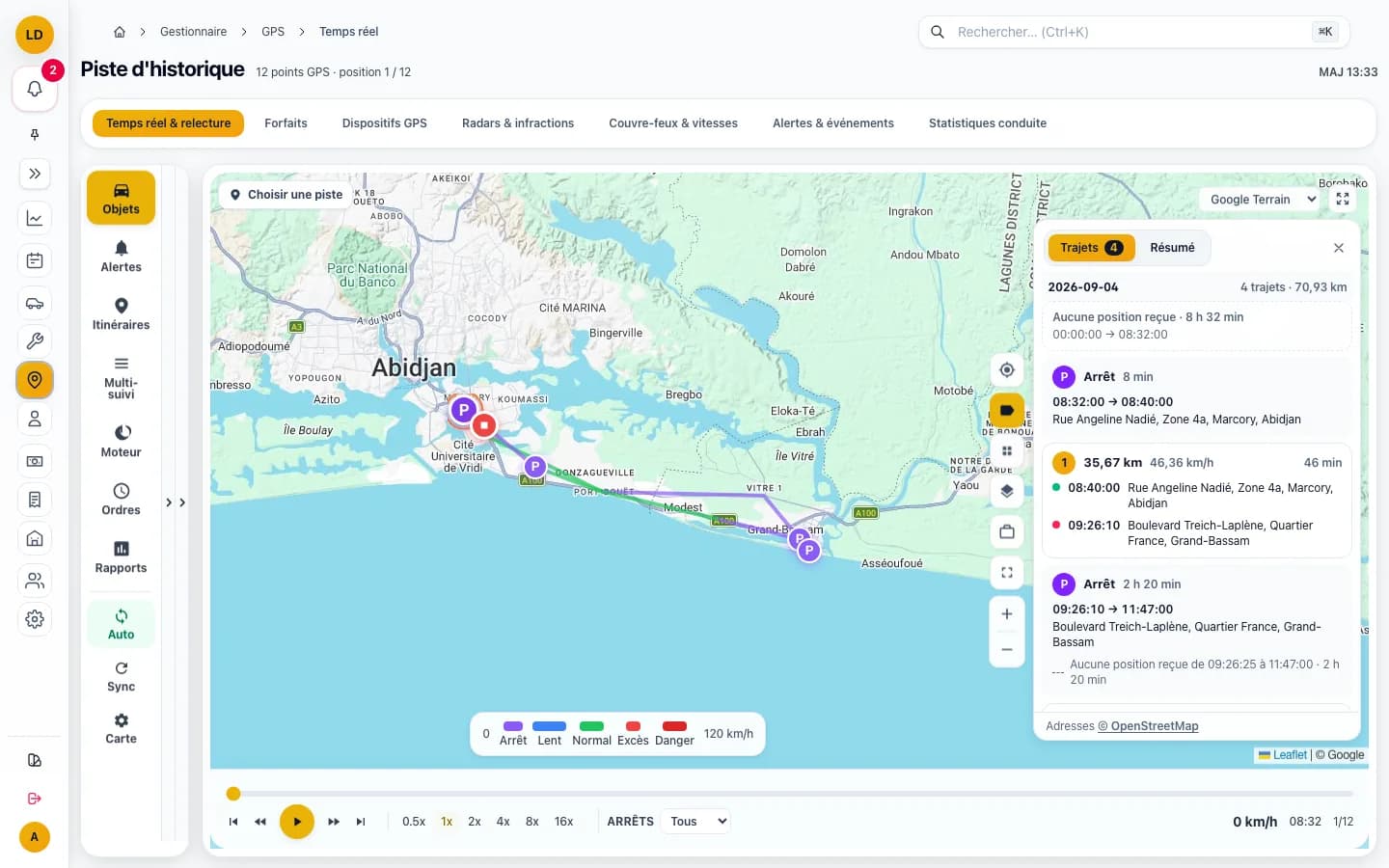 Carte GPS du back-office : les véhicules de la flotte localisés, la fiche du véhicule suivi